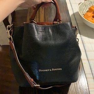 Dooney& Bourke handbag/crossbody